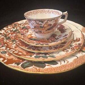 Royal Crown Derby Olde Avesbury 5 piece place setting Bone china England